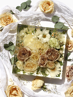 8 inch Square Resin Bouquet